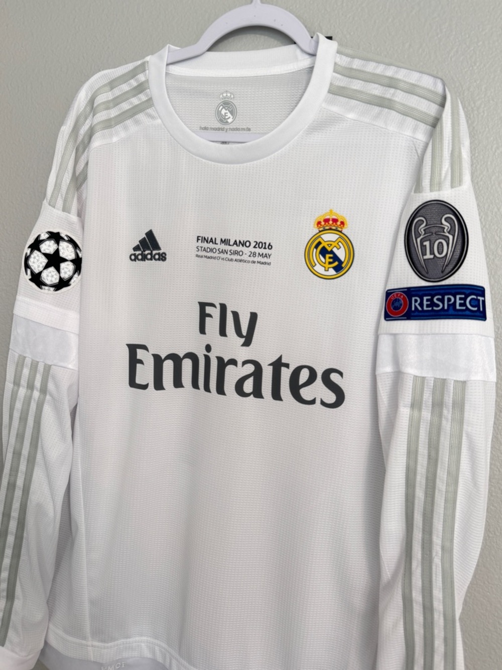 Real Madrid 2016 Ronaldo UCL final white long sleeve jersey - Picture 3 of 5